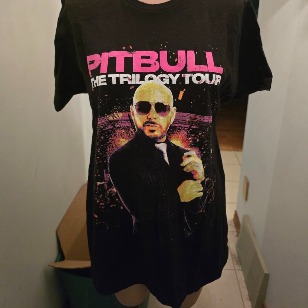 Pitbull The Trilogy Tour Shirt Size Medium - NEW